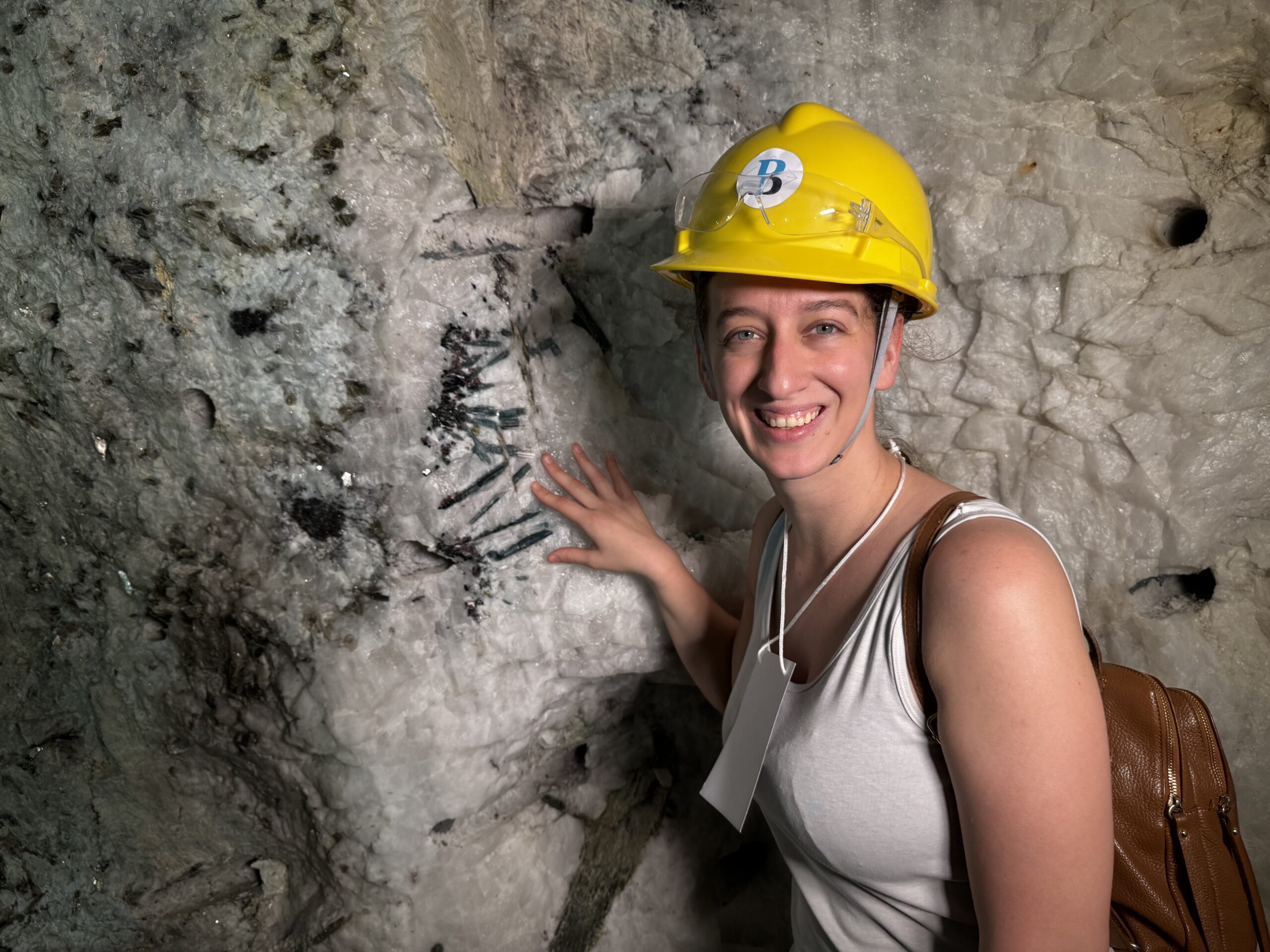 Paraiba Tourmaline in quartz 7mm - Image 5