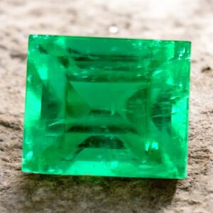 Emerald Bag 3.9x3.3mm